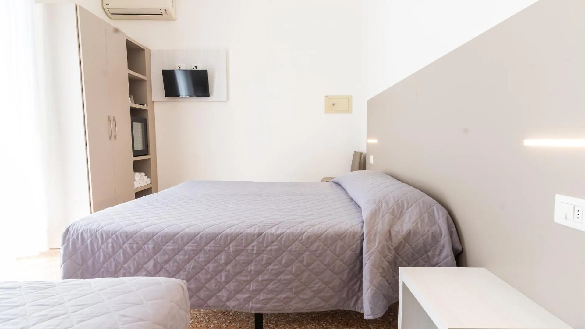 Hotel Ischia Ρίμινι 2*,