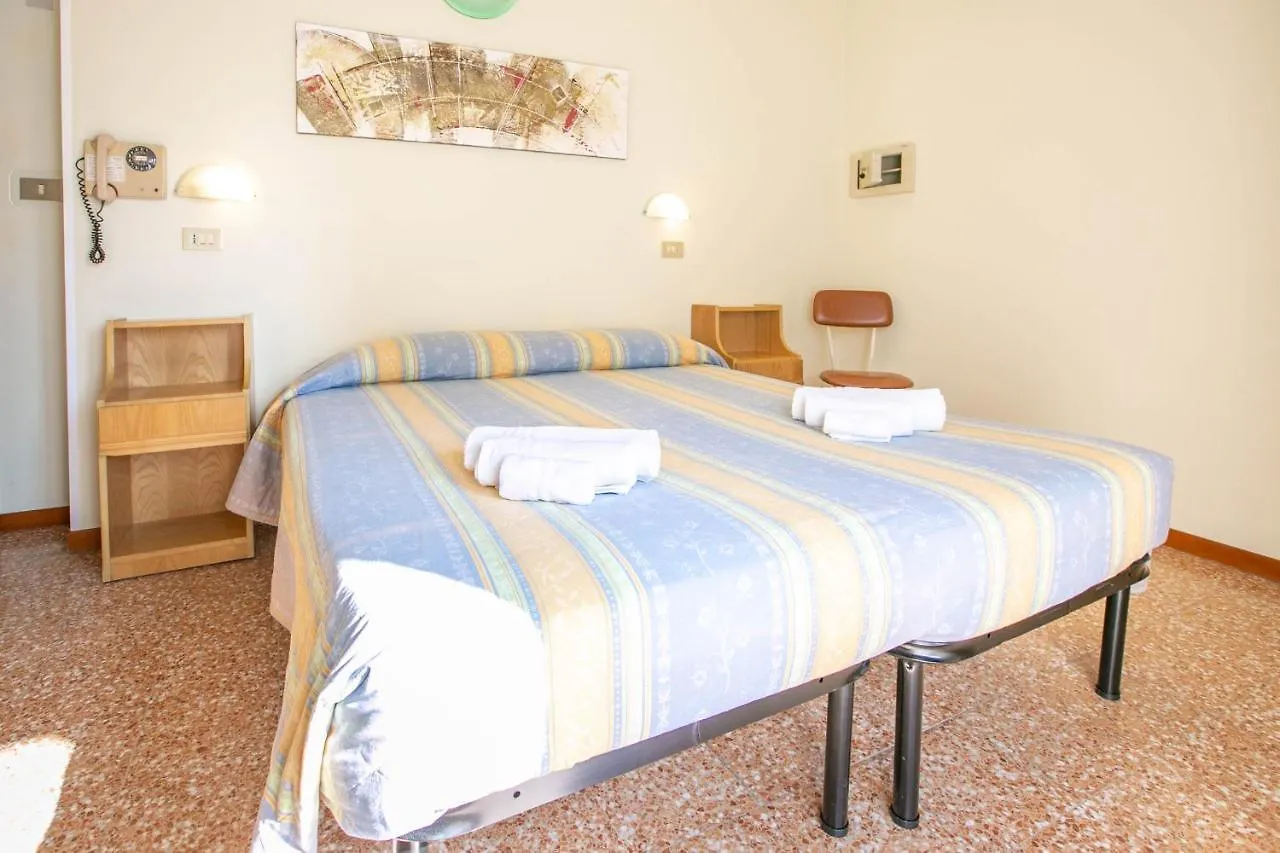 Hotel Ischia リミニ